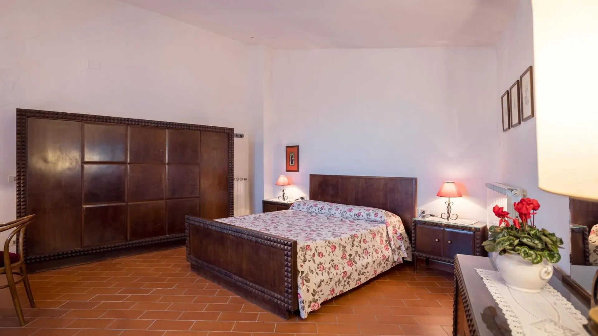 Spacious Estate In San Gimignano 0*,  Italy