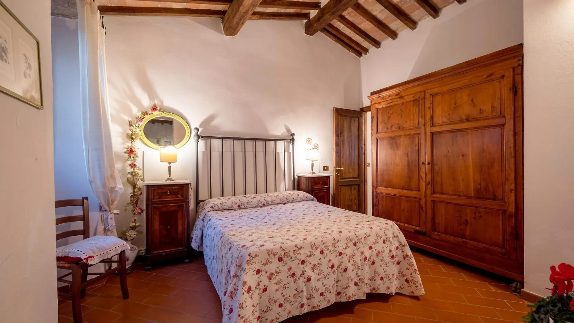 Spacious Estate In San Gimignano 0*,
