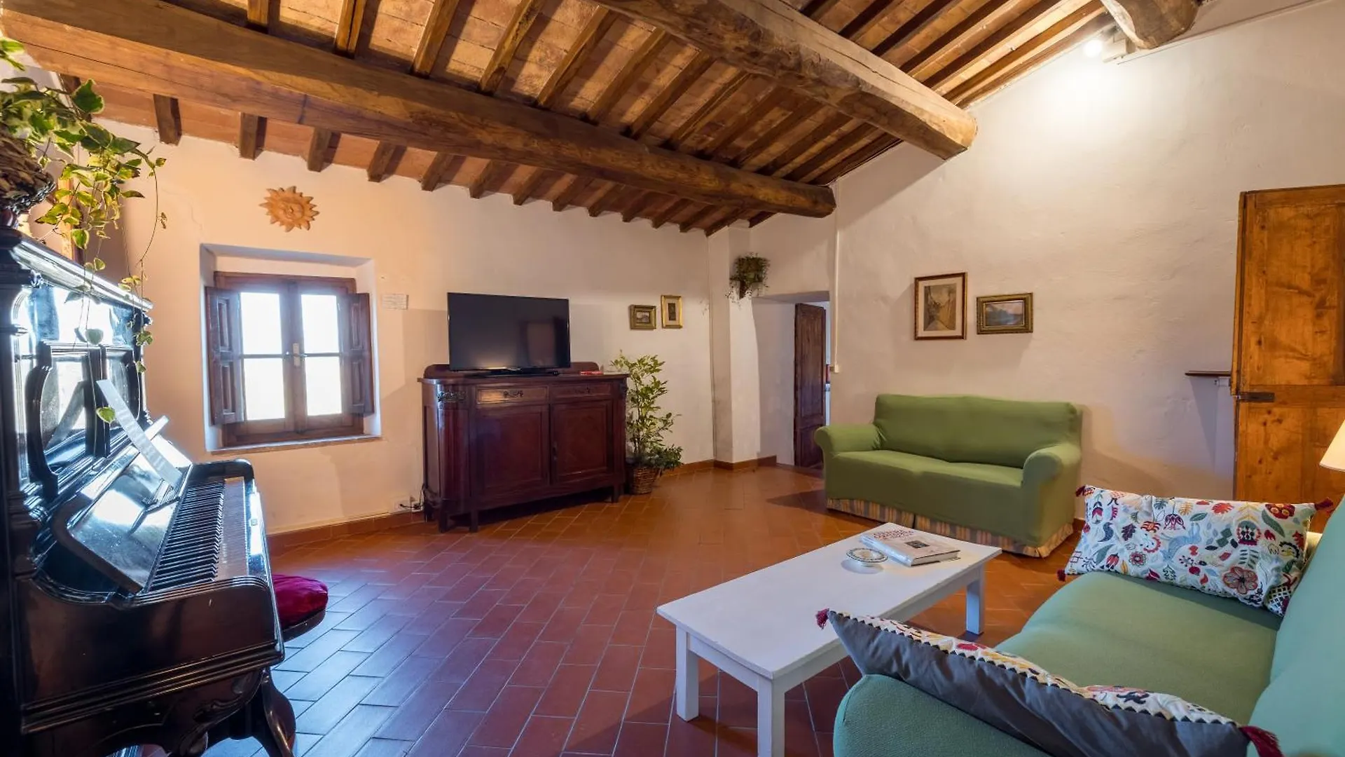 Spacious Estate In San Gimignano