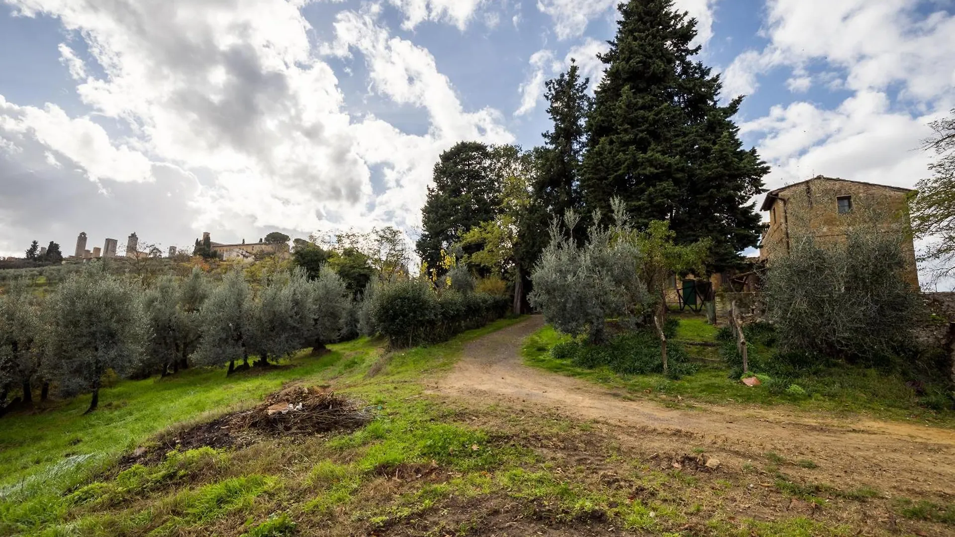 Spacious Estate In San Gimignano Holiday home