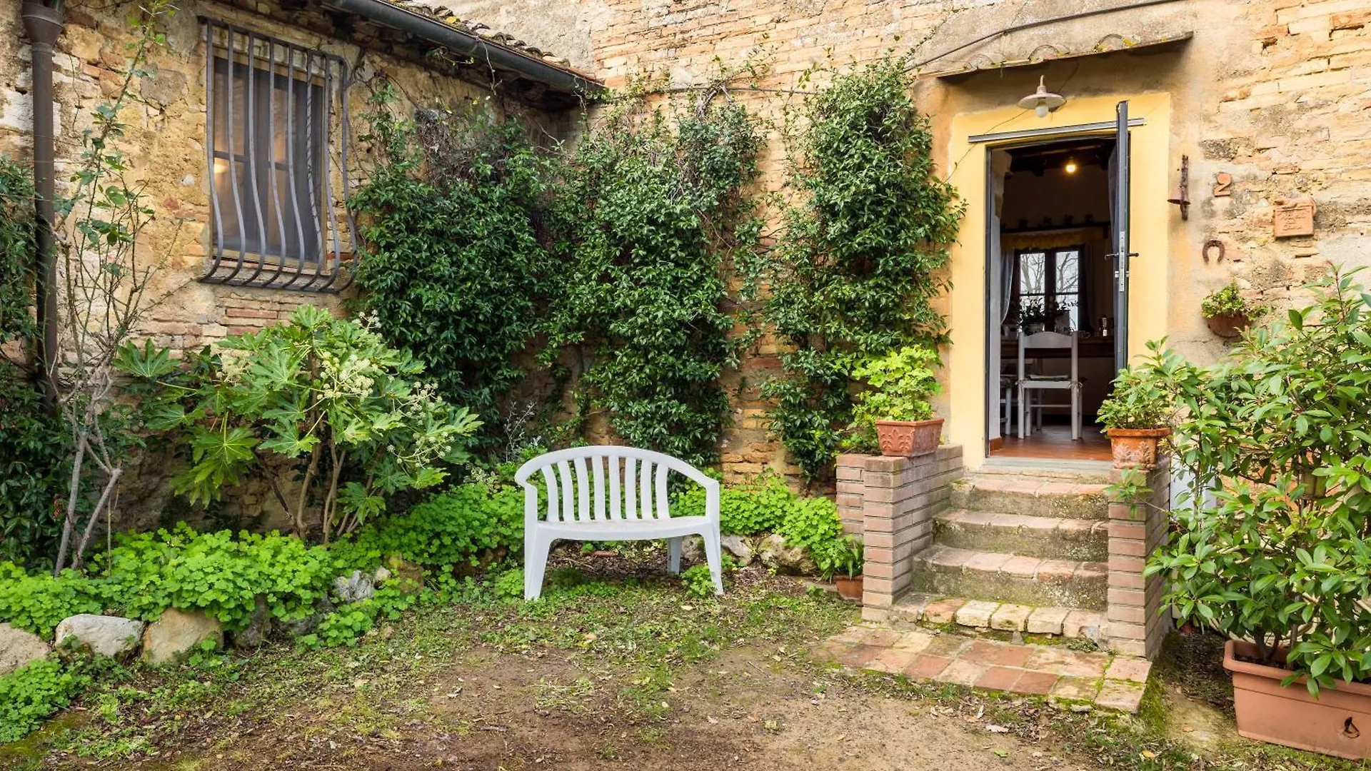 Spacious Estate In San Gimignano