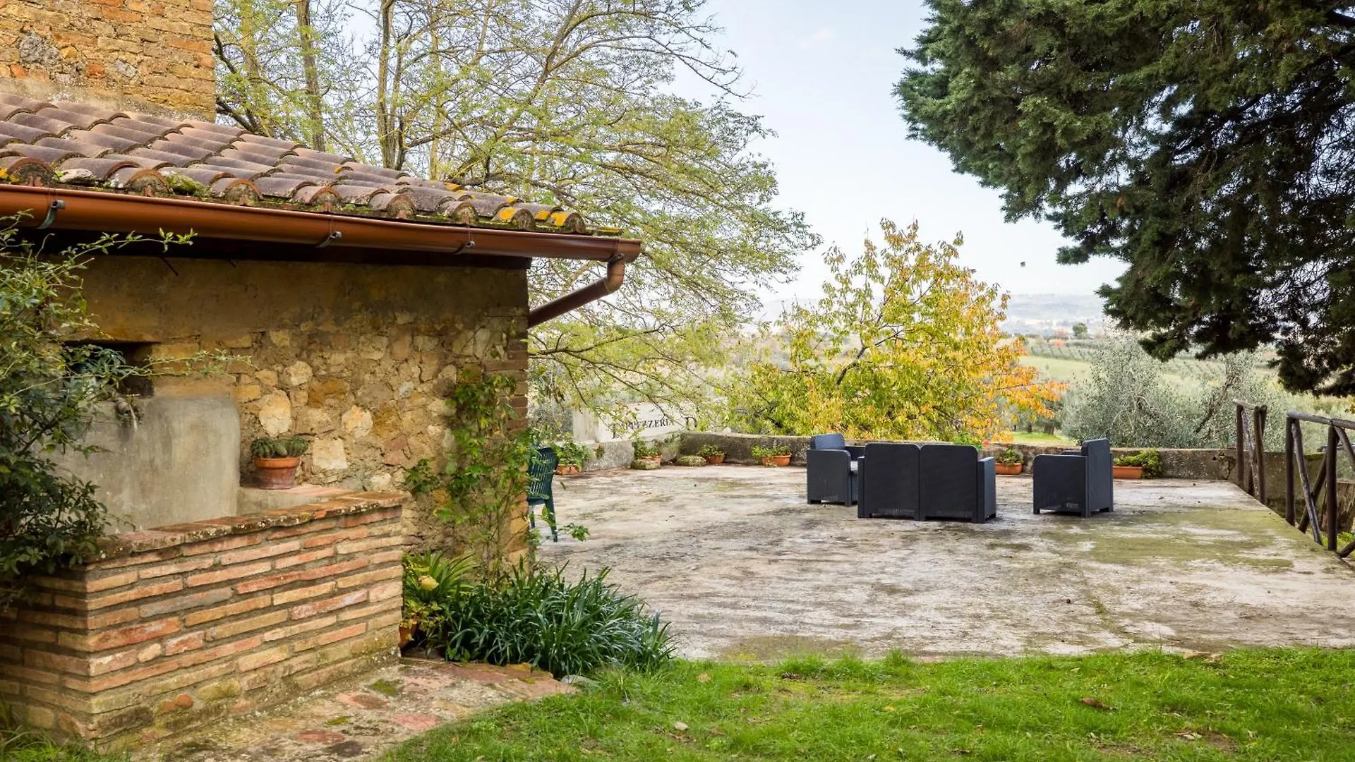 Spacious Estate In San Gimignano Italy