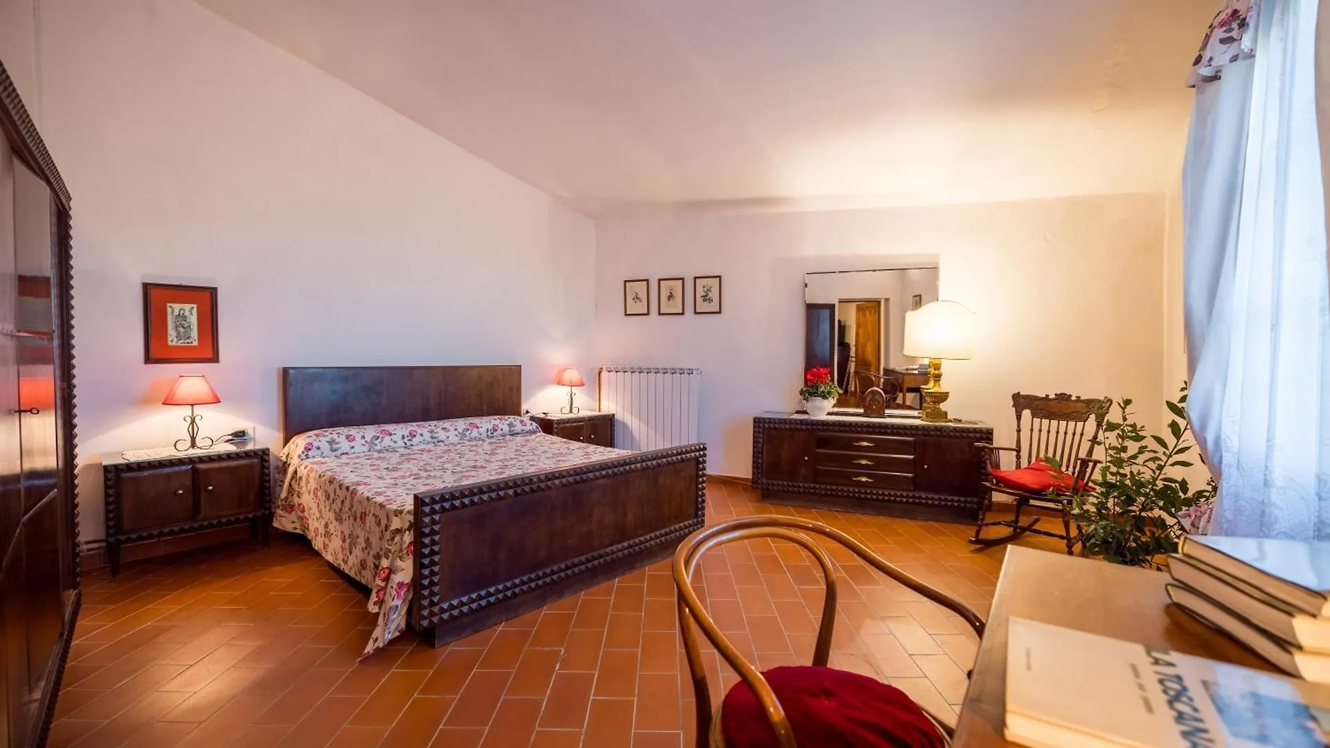 Spacious Estate In San Gimignano Italy